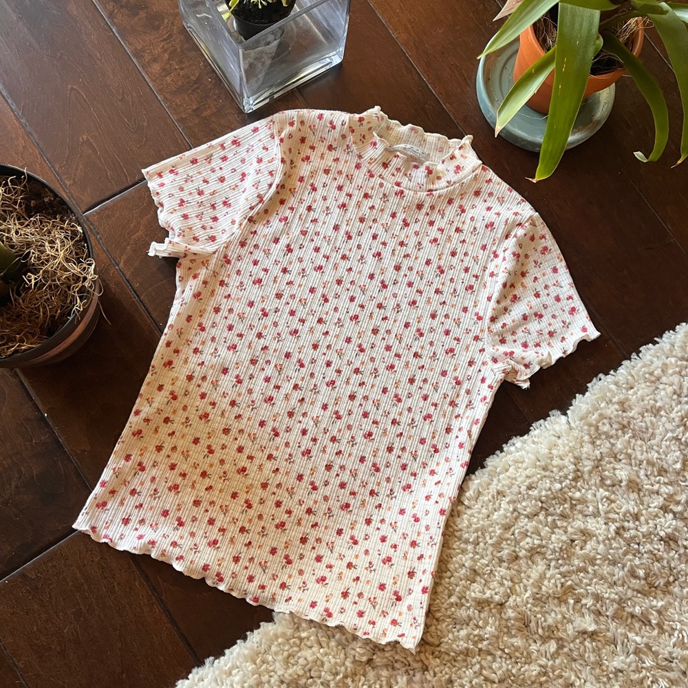 Ribbed Floral Top W/ Lettuce Trim